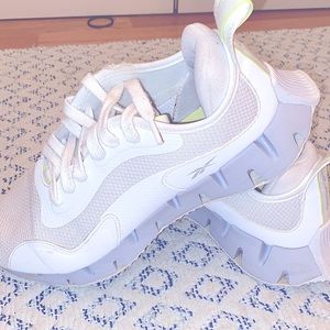 reebok size 8.5 used shoes for men is in good condition